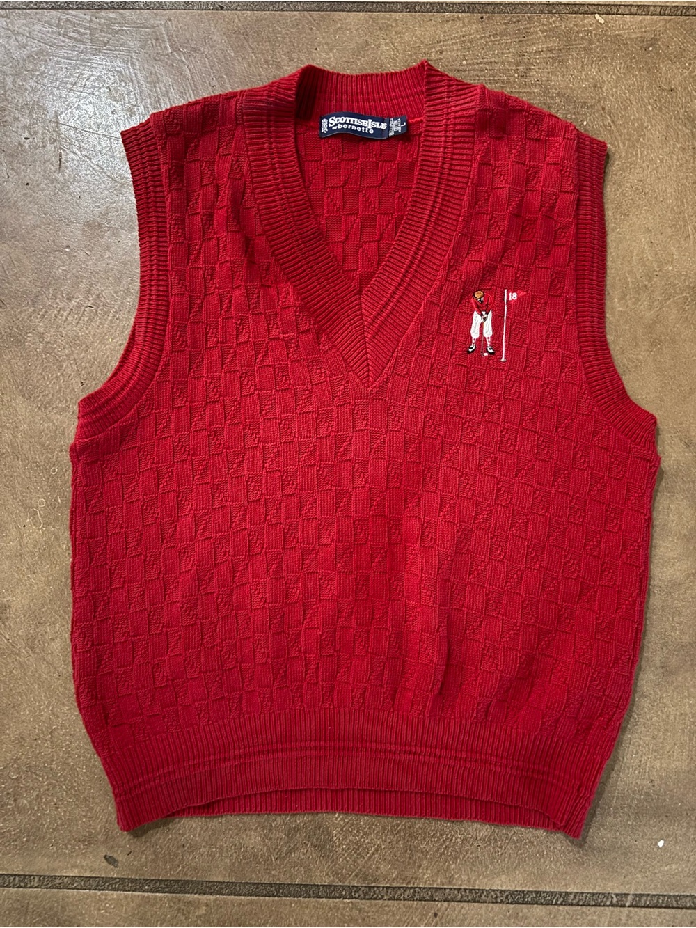 Men’s Large knit V-neck golf sweater vest Scottish Isle by Bernette red preppy